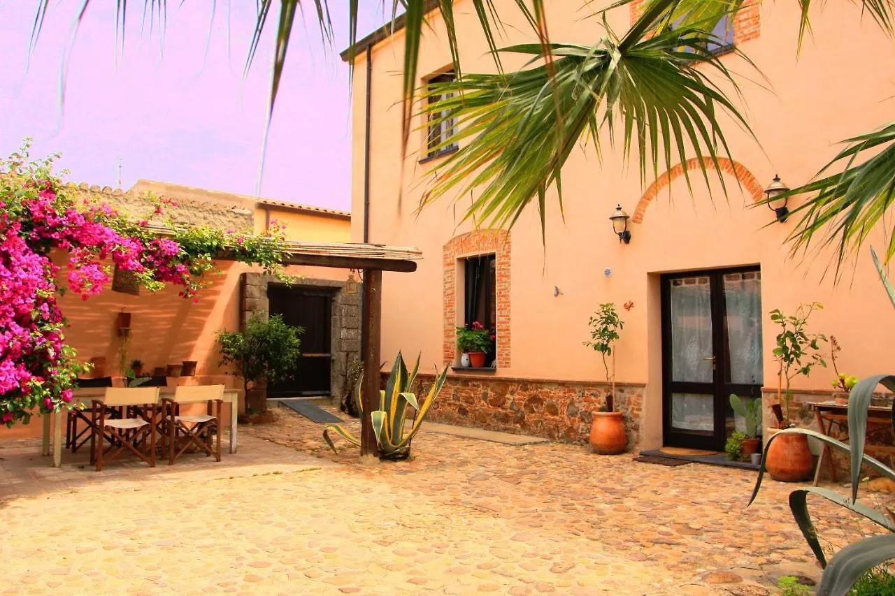 Guest house Is Scabas Guestrooms Solarussa