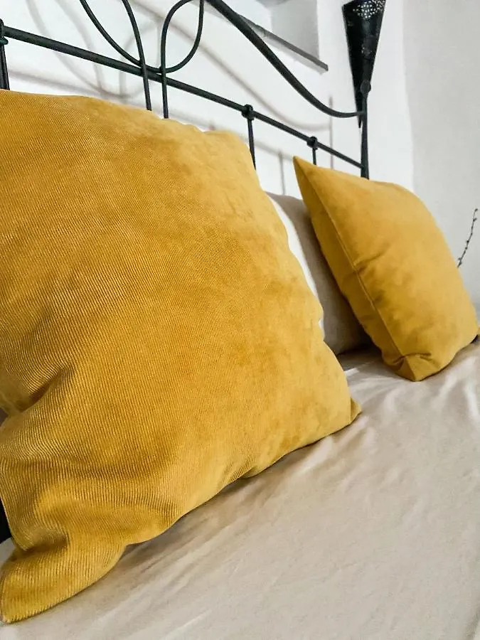 Is Scabas Guestrooms Solarussa 0*,