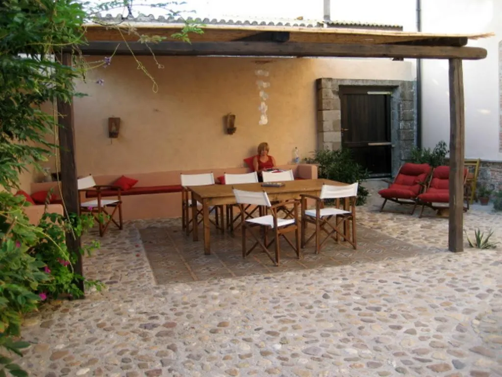 Is Scabas Guestrooms Solarussa