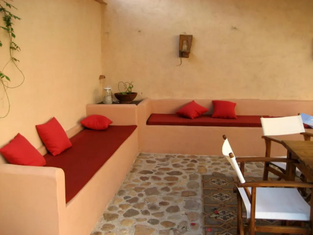Is Scabas Guestrooms Solarussa 0*,